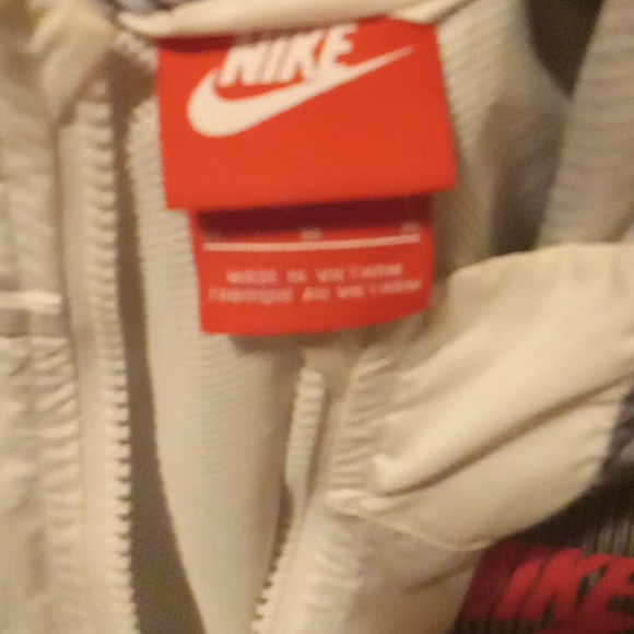 Nike kids medium spring jacket - Picture 3 of 6